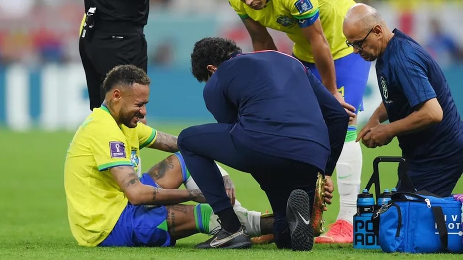 In the 2014 World Cup, Neymar was also severely injured before the semi-finals. The 30-year-old left the ground while playing Colombia during the quarter-final encounter. In the 2014 World Cup, Neymar was also severely injured before the semi-finals. The 30-year-old left the ground while playing Colombia during the quarter-final encounter.