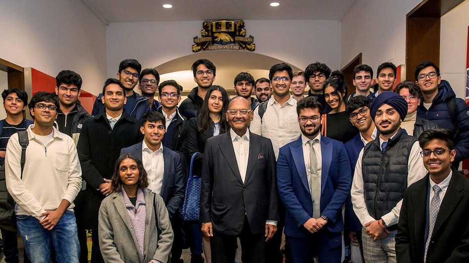 During his discussion with students, he recalled how he found his mentor in his father’s boss During his discussion with students, he recalled how he found his mentor in his father’s boss