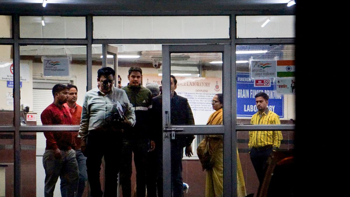 Aaftab Amin Poonawalla, accused in Shraddha Walkar murder case, leaves Forensic Science Laboratory (FSL) as part of ongoing probe Aaftab Amin Poonawalla, accused in Shraddha Walkar murder case, leaves Forensic Science Laboratory (FSL) as part of ongoing probe