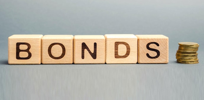 When investors are looking to diversify their investment portfolio, bonds can be added for regular and stable income as the risks associated with it is low When investors are looking to diversify their investment portfolio, bonds can be added for regular and stable income as the risks associated with it is low