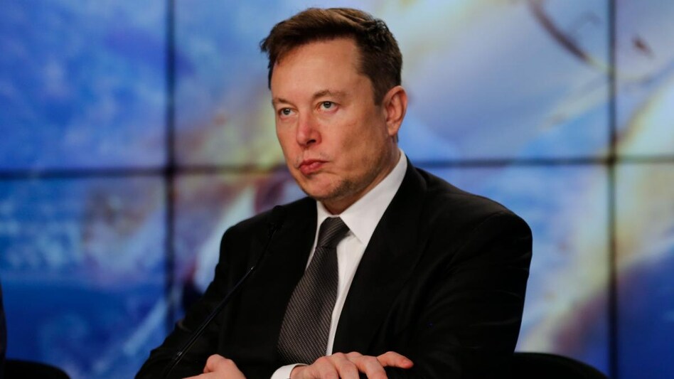 Elon Musk lost Rs 2,500 Crore daily in this year. Elon Musk lost Rs 2,500 Crore daily in this year.