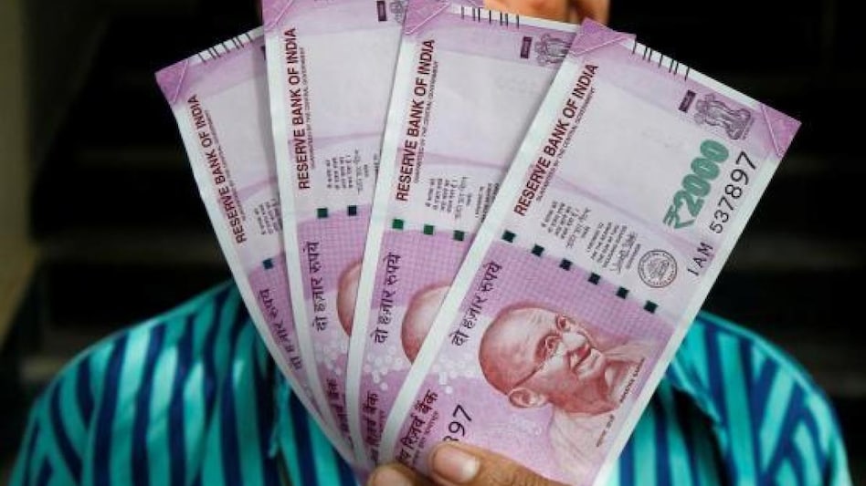 Rupee falls 10 paise to close at 82.90 against US dollar Rupee falls 10 paise to close at 82.90 against US dollar