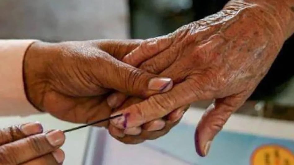 Gujarat Election 2022: The second round of voting will begin on December 5. Gujarat Election 2022: The second round of voting will begin on December 5.