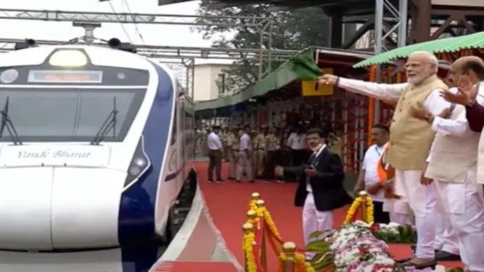 Prime Minister Narendra Modi inaugurated the Vande Bharat express between Mysuru to Chennai via Bengaluru on Friday Prime Minister Narendra Modi inaugurated the Vande Bharat express between Mysuru to Chennai via Bengaluru on Friday
