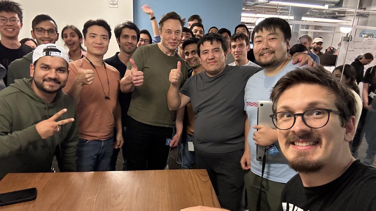 His memos followed widespread resignations in response to the billionaire's ultimatum earlier this week. His memos followed widespread resignations in response to the billionaire's ultimatum earlier this week.