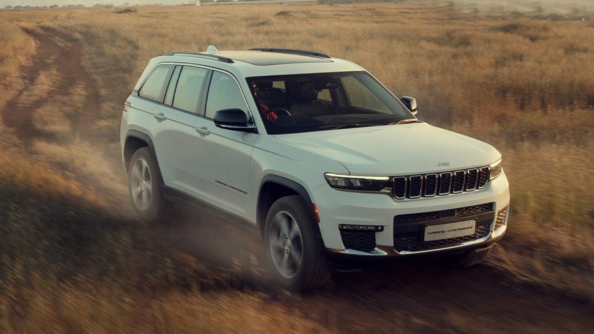 The new Jeep Grand Cherokee 2022 goes up against the likes of the Volvo XC90, Range Rover Velar, Mercedes-Benz GLE, Audi Q7 and BMW X5. The new Jeep Grand Cherokee 2022 goes up against the likes of the Volvo XC90, Range Rover Velar, Mercedes-Benz GLE, Audi Q7 and BMW X5.