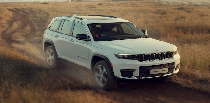 The new Jeep Grand Cherokee 2022 goes up against the likes of the Volvo XC90, Range Rover Velar, Mercedes-Benz GLE, Audi Q7 and BMW X5. The new Jeep Grand Cherokee 2022 goes up against the likes of the Volvo XC90, Range Rover Velar, Mercedes-Benz GLE, Audi Q7 and BMW X5.