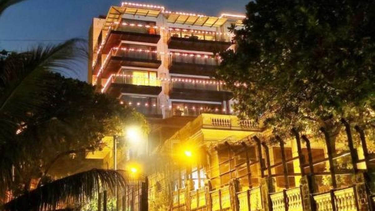 Shah Rukh Khan's home does not have a "Diamond" nameplate, Gauri Khan clarifies Shah Rukh Khan's home does not have a "Diamond" nameplate, Gauri Khan clarifies