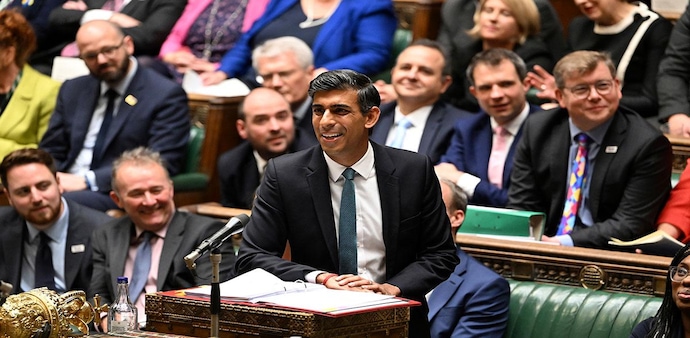 UK PM Rishi Sunak faces the first rebellion UK PM Rishi Sunak faces the first rebellion