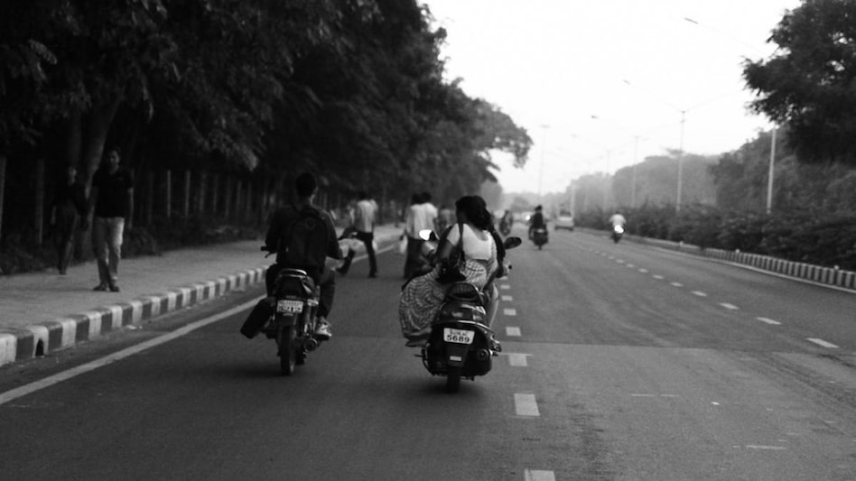 Hero MotoCorp observed a sales drop of negative 16.10 per cent and sold 4,42,825-unit in October 2022. Hero MotoCorp observed a sales drop of negative 16.10 per cent and sold 4,42,825-unit in October 2022.