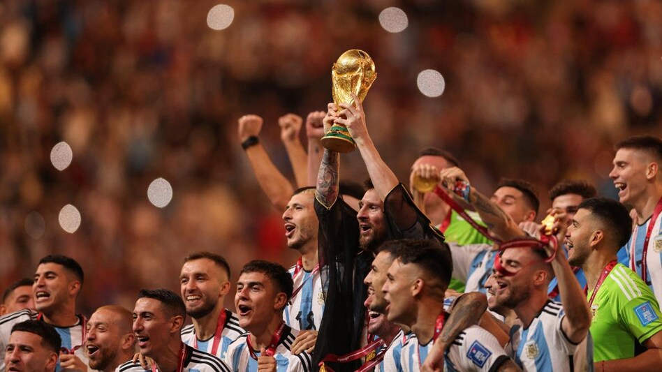 Going by tradition, the cloak is worn by the royal family or warriors after a victory. Going by tradition, the cloak is worn by the royal family or warriors after a victory.