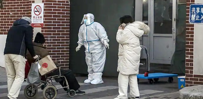 So far, China has reported less than 4,000 new symptomatic local COVID cases nationwide for December 22, and no new COVID deaths on Thursday So far, China has reported less than 4,000 new symptomatic local COVID cases nationwide for December 22, and no new COVID deaths on Thursday