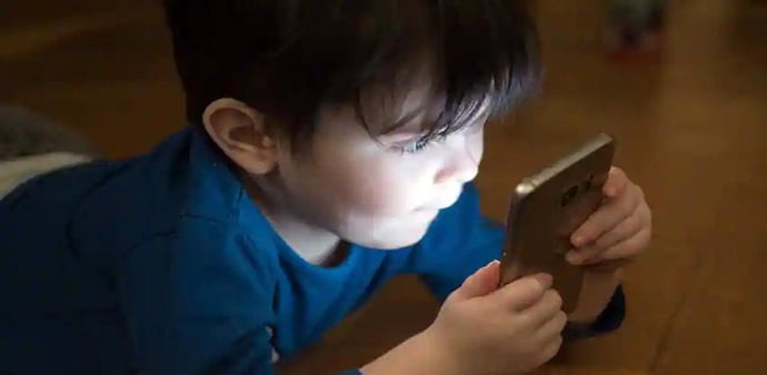 68 per cent of parents believe the minimum age for creating a social media account should be raised from 13 to 15 years 68 per cent of parents believe the minimum age for creating a social media account should be raised from 13 to 15 years