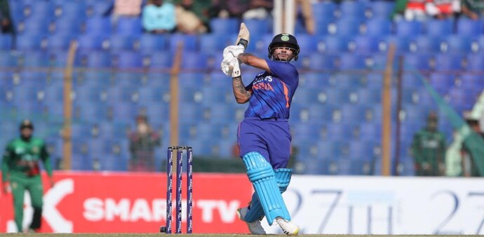 Ind vs Ban 3rd ODI: Ishan Kishan 'roars' after hitting 200, gets a hug from Virat Kohli Ind vs Ban 3rd ODI: Ishan Kishan 'roars' after hitting 200, gets a hug from Virat Kohli