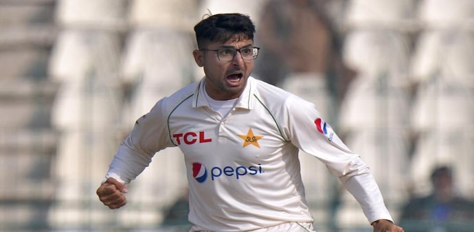 Abrar had given up 39 runs after five overs due to Ben Duckett and Ollie Pope's solid partnership. Abrar had given up 39 runs after five overs due to Ben Duckett and Ollie Pope's solid partnership.