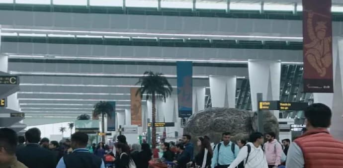Delhi airport rush: Low-budget carrier IndiGo on Tuesday advised passengers to reach the airport at least 3.5 hours prior to domestic departures Delhi airport rush: Low-budget carrier IndiGo on Tuesday advised passengers to reach the airport at least 3.5 hours prior to domestic departures