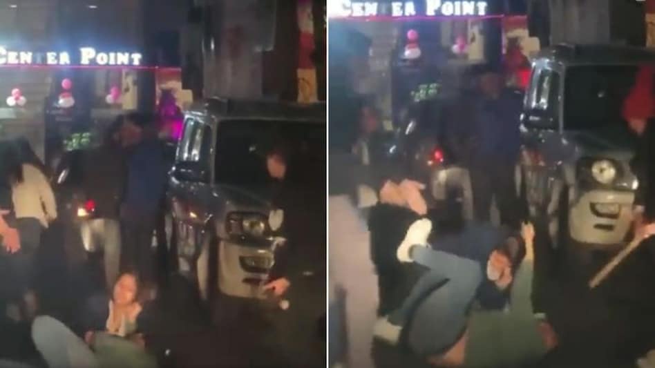 A group of girls attacked one girl and beat her with a stick dropped on the road. A group of girls attacked one girl and beat her with a stick dropped on the road.
