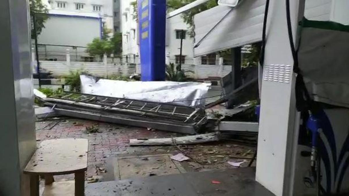The roof of a fuel station in Egmore in Chennai collapsed due to heavy rain. The roof of a fuel station in Egmore in Chennai collapsed due to heavy rain.