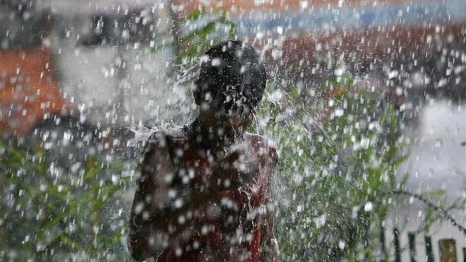 IMD predicts heavy rainfall in three states, fresh low-pressure area by Dec 13 (Photo: Reuters) IMD predicts heavy rainfall in three states, fresh low-pressure area by Dec 13 (Photo: Reuters)