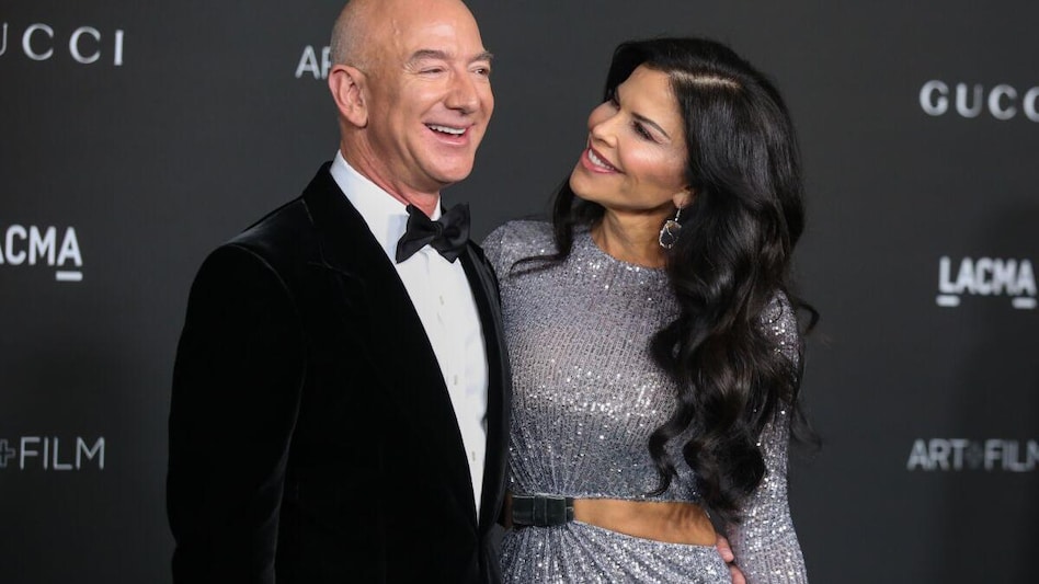 Jeff Bezos surprises girlfriend Lauren Sanchez with a lavish dinner on her birthday; check photos here Jeff Bezos surprises girlfriend Lauren Sanchez with a lavish dinner on her birthday; check photos here