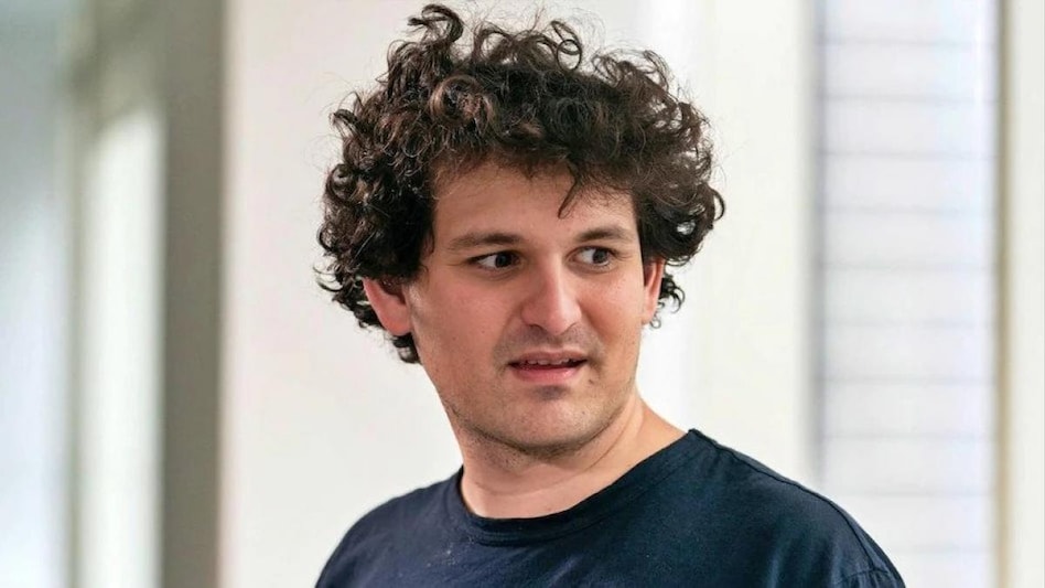 Sam Bankman-Fried left the courthouse in the afternoon surrounded by guards with assault weapons, and entered a vehicle Sam Bankman-Fried left the courthouse in the afternoon surrounded by guards with assault weapons, and entered a vehicle