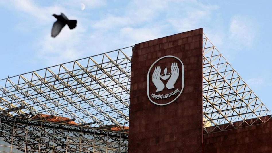 The benchmark equity index BSE Sensex has gained 4 per cent to 60,566.42 on December 26 from 58,253.82 on December 31 last year The benchmark equity index BSE Sensex has gained 4 per cent to 60,566.42 on December 26 from 58,253.82 on December 31 last year