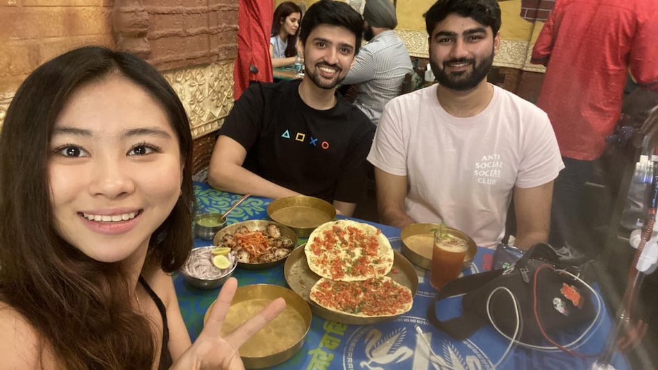 South Korean YouTuber posts video while having 'lunch with 2 gentlemen' after Mumbai incident South Korean YouTuber posts video while having 'lunch with 2 gentlemen' after Mumbai incident