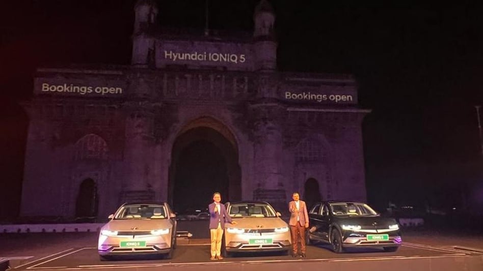 For now, a booking amount of INR 1,00,000 is announced as bookings open today. For now, a booking amount of INR 1,00,000 is announced as bookings open today.