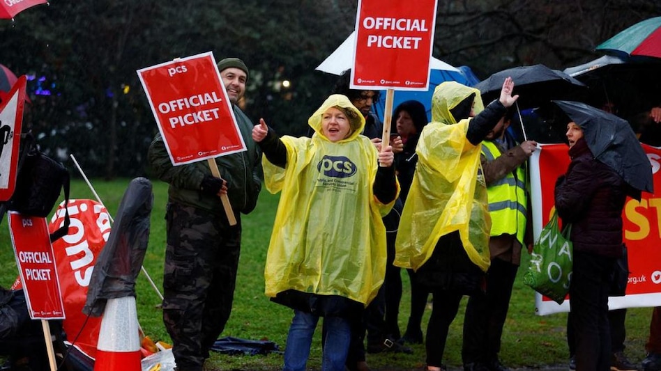 Travellers warned of delays as UK passport staff go on strike (Photo: Reuters) Travellers warned of delays as UK passport staff go on strike (Photo: Reuters)