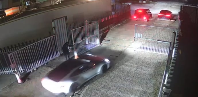 Watch! Thieves in UK steal luxury cars worth over 700,000 pounds Watch! Thieves in UK steal luxury cars worth over 700,000 pounds