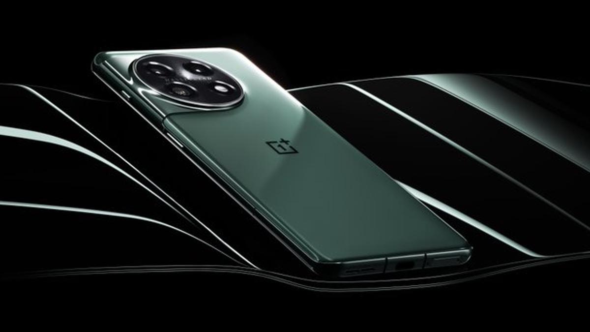 OnePlus 11 first look out, circular camera design looks classy and alert slider is back