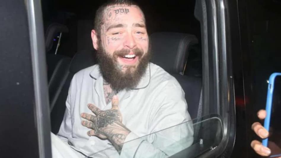 Malone broke off of one his guitars into multiple pieces and distributed it among the audience during which he hurt his finger. Malone broke off of one his guitars into multiple pieces and distributed it among the audience during which he hurt his finger.