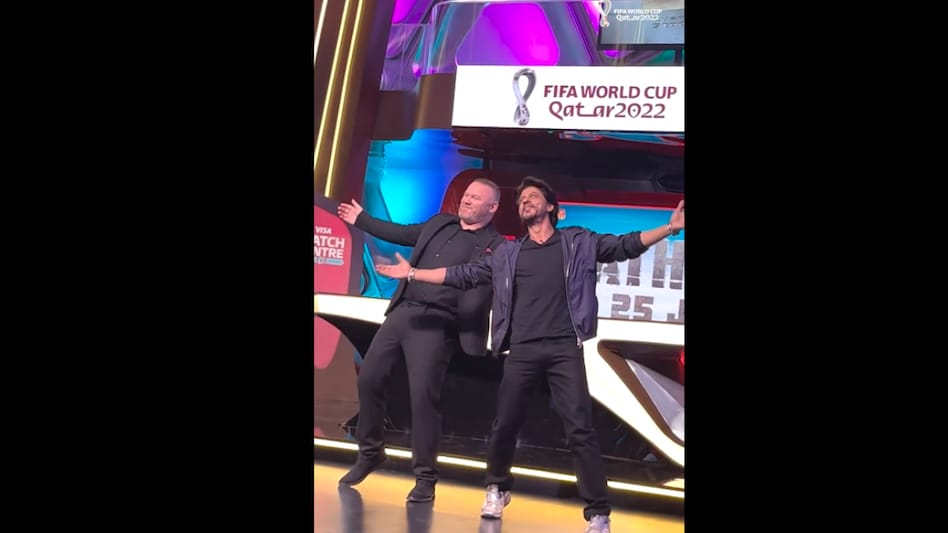 Watch! Shah Rukh Khan teaches his signature pose to Wayne Rooney at FIFA World Cup final Watch! Shah Rukh Khan teaches his signature pose to Wayne Rooney at FIFA World Cup final