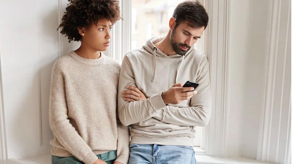 Smartphone addiction is harming the married couples Smartphone addiction is harming the married couples