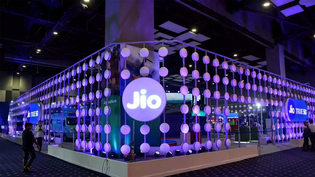 Jio deposits Rs 3,720 cr in SBI escrow account to acquire Reliance Infratel (Photo: Reuters) Jio deposits Rs 3,720 cr in SBI escrow account to acquire Reliance Infratel (Photo: Reuters)