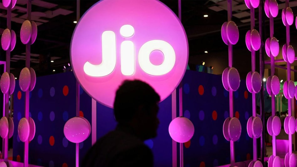 Jio's New Year gift: Jio launches 5G service in 11 cities, including Lucknow, Mysuru, Nashik (Photo: Reuters) Jio's New Year gift: Jio launches 5G service in 11 cities, including Lucknow, Mysuru, Nashik (Photo: Reuters)