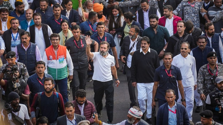 Earlier today, Congress' Bharat Jodo Yatra entered Delhi amidst calls by the Health Minister to follow Covid protocols. Earlier today, Congress' Bharat Jodo Yatra entered Delhi amidst calls by the Health Minister to follow Covid protocols.
