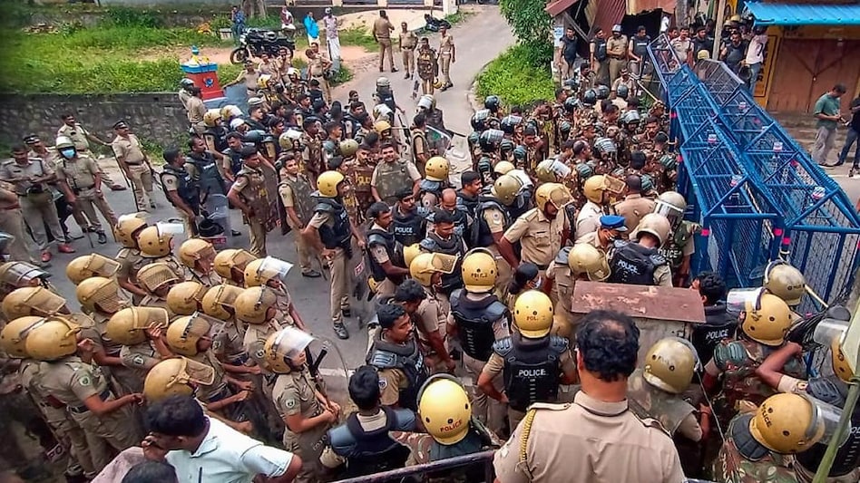 Police personnel deployed at Mulloore in Vizhinjam during the Hindu Aikyavedi march to support the Adani port development project, in Thiruvananthapuram (File photo: PTI) Police personnel deployed at Mulloore in Vizhinjam during the Hindu Aikyavedi march to support the Adani port development project, in Thiruvananthapuram (File photo: PTI)