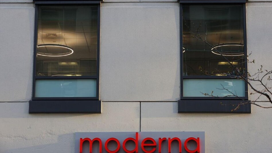 Moderna, Merck cancer vaccine combo cuts melanoma recurrence by 44% (Photo: Reuters) Moderna, Merck cancer vaccine combo cuts melanoma recurrence by 44% (Photo: Reuters)