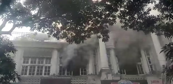 Fire broke out at the SinCity restaurant located in F Block of Connaught Place. Fire broke out at the SinCity restaurant located in F Block of Connaught Place.