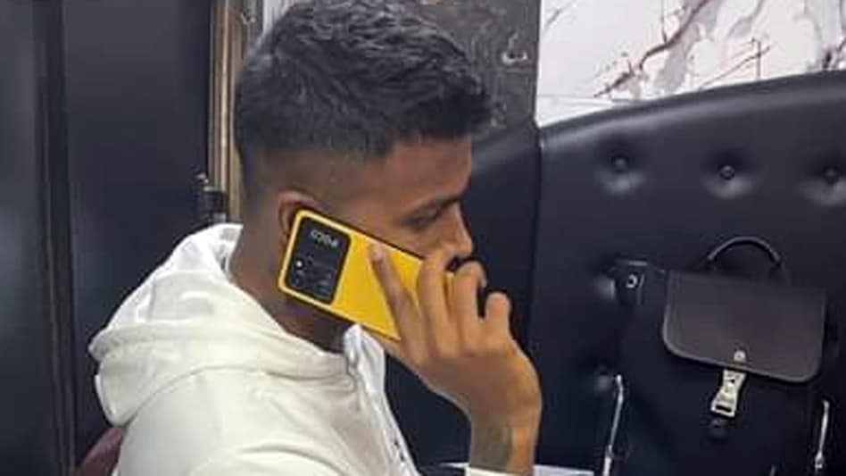 Hardik Pandya spotted with POCO X5 Hardik Pandya spotted with POCO X5