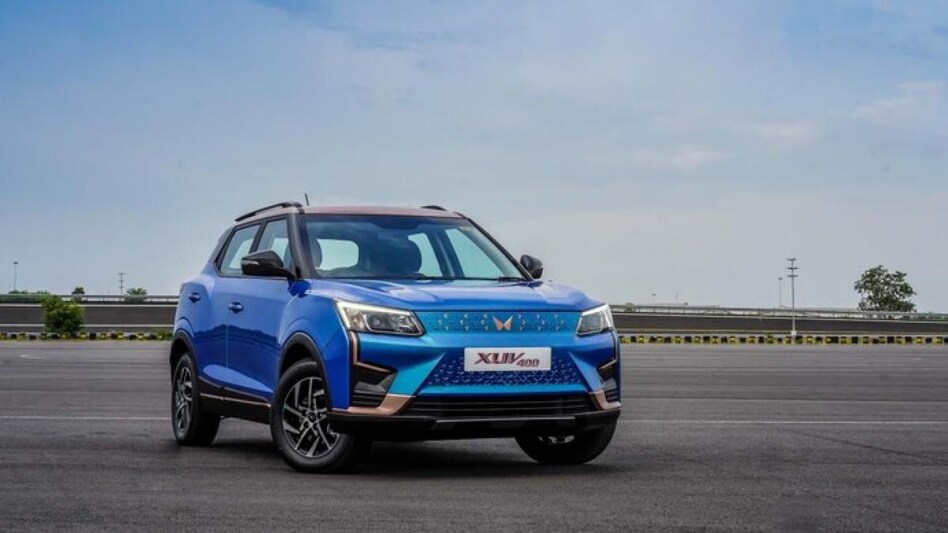 XUV400’s exclusive lineup was rolled out on January 16 with prices beginning at Rs 15.99 lakh and going up to Rs 18.99 lakh (ex-showroom) XUV400’s exclusive lineup was rolled out on January 16 with prices beginning at Rs 15.99 lakh and going up to Rs 18.99 lakh (ex-showroom)