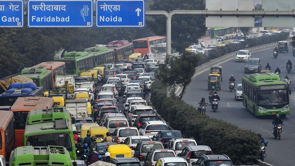 Ashram flyover congestion due to construction Ashram flyover congestion due to construction