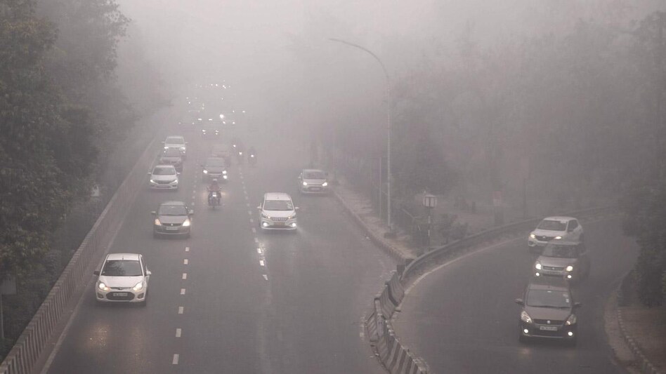 Delhi fog: Many trains cancelled due to poor visibility Delhi fog: Many trains cancelled due to poor visibility