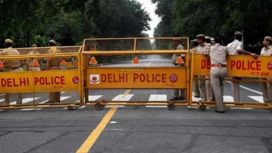 Car Horror: Delhi Police suspends 11 cops for negligence Car Horror: Delhi Police suspends 11 cops for negligence