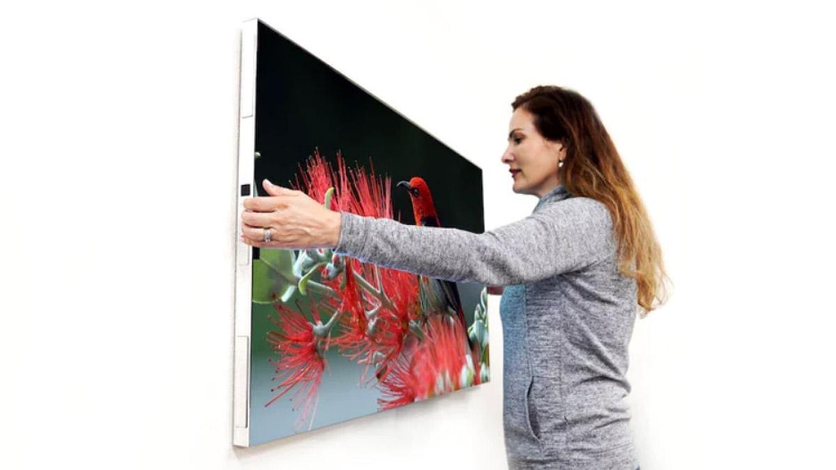 The entire thing weighs under 9 kilograms so it should be easy to lift. The entire thing weighs under 9 kilograms so it should be easy to lift.