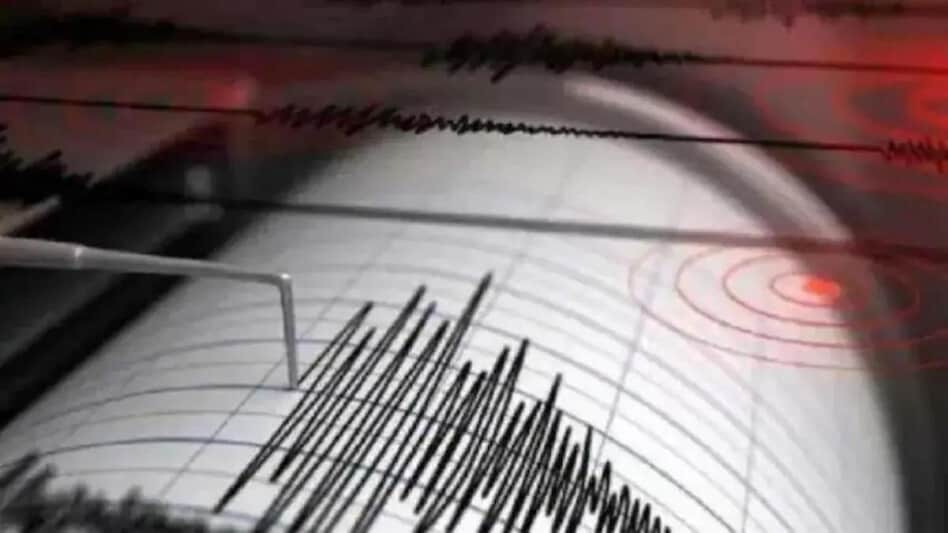 Earthquake tremors felt in Delhi Earthquake tremors felt in Delhi