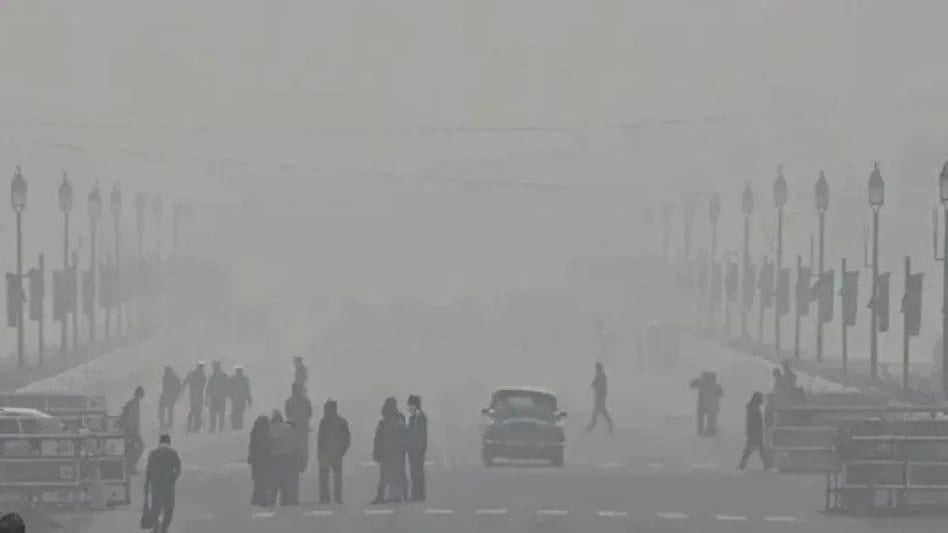 Where the minimum temperature was recorded at 7.6 degrees Celsius in the national capital region, the maximum temperature rose to 25.9 degrees Celsius on Monday Where the minimum temperature was recorded at 7.6 degrees Celsius in the national capital region, the maximum temperature rose to 25.9 degrees Celsius on Monday
