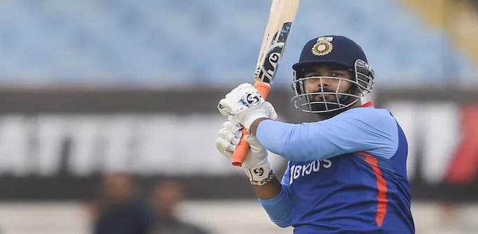 Earlier this week, the cricketer also met the people who rescued him after the terrible car accident. (Photo: PTI) Earlier this week, the cricketer also met the people who rescued him after the terrible car accident. (Photo: PTI)