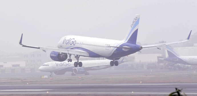 Delhi Airport issues advisory due to dense fog Delhi Airport issues advisory due to dense fog